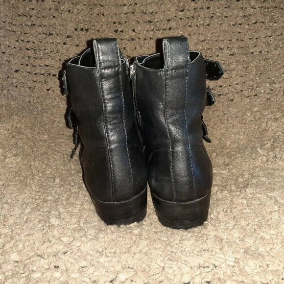 VINCE CAMUTO-Corvina-Black Leather-Studded Buckle-Moto Bootie-Zip-Sz 7-Excellent - Picture 5 of 7